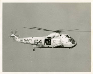 Black and white photograph of a Sikorsky SH-3D Sea King in flight